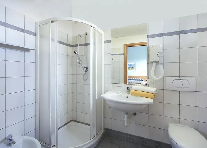 Iones 3* רימיני