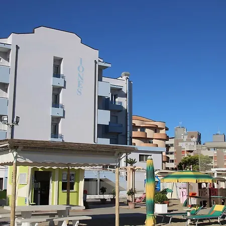 Hotell Iones 3*